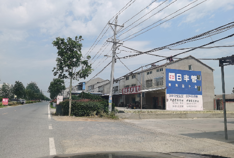 王屋如何能保证墙体广告的醒目性？