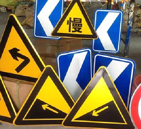 王屋标识标牌中颜色的确定是很重要的。